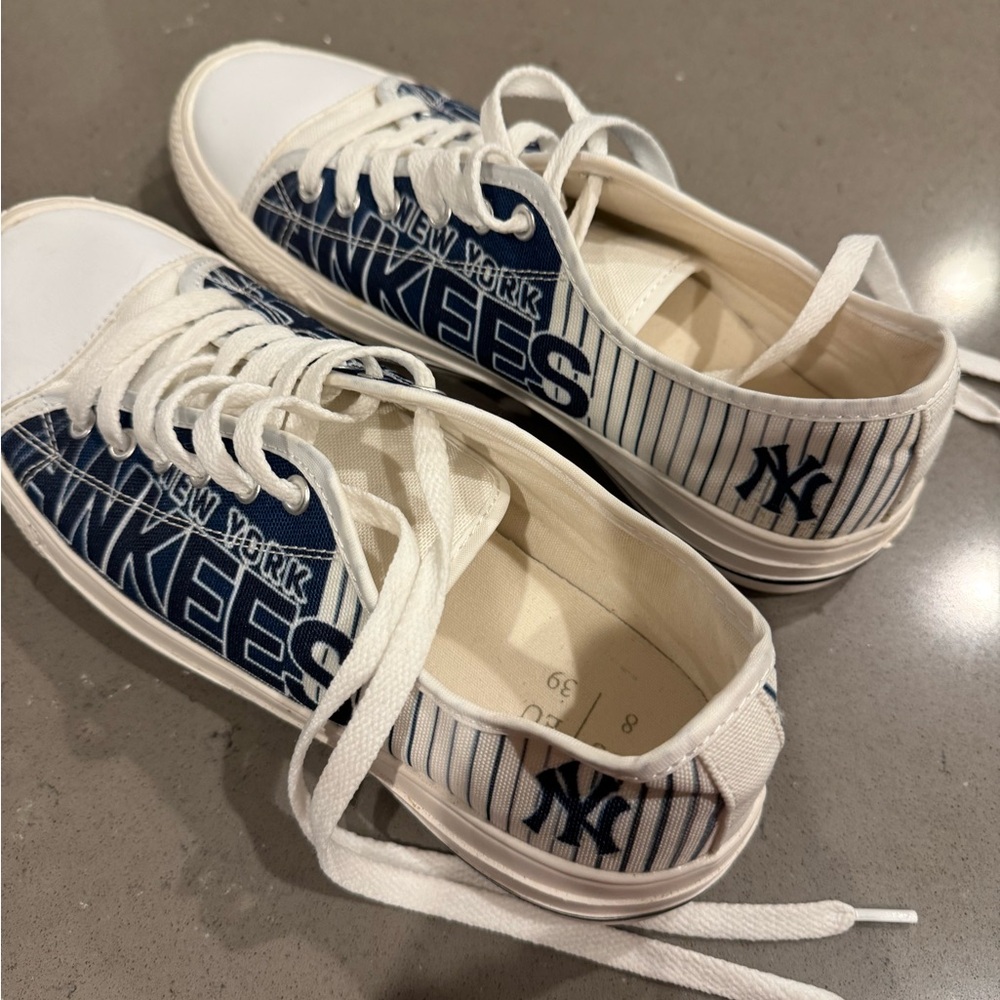 New York Yankees Canvas Sneakers